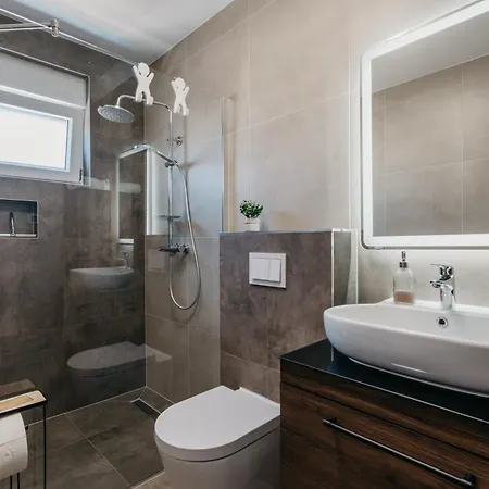 Rd - Private Paradise With Pool & Beautiful Garden - Minimum 4-night * ماندري