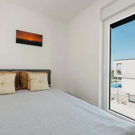 Rd - Private Paradise With Pool & Beautiful Garden - Minimum 4-night ماندري