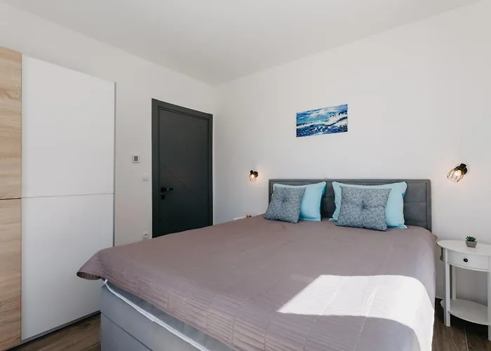 Apartman Rd - Private Paradise With Pool & Beautiful Garden - Minimum 4-night Mandre