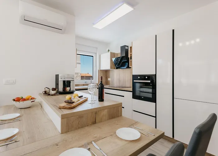 Apartman Rd - Private Paradise With Pool & Beautiful Garden - Minimum 4-night Mandre