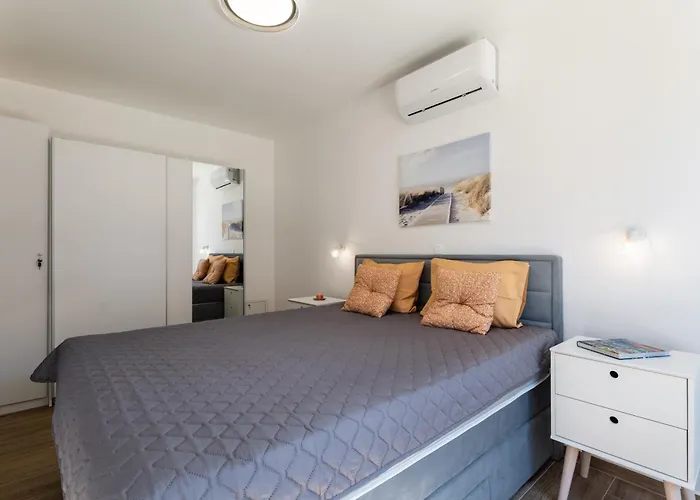 Rd - Private Paradise With Pool & Beautiful Garden - Minimum 4-night Apartment *