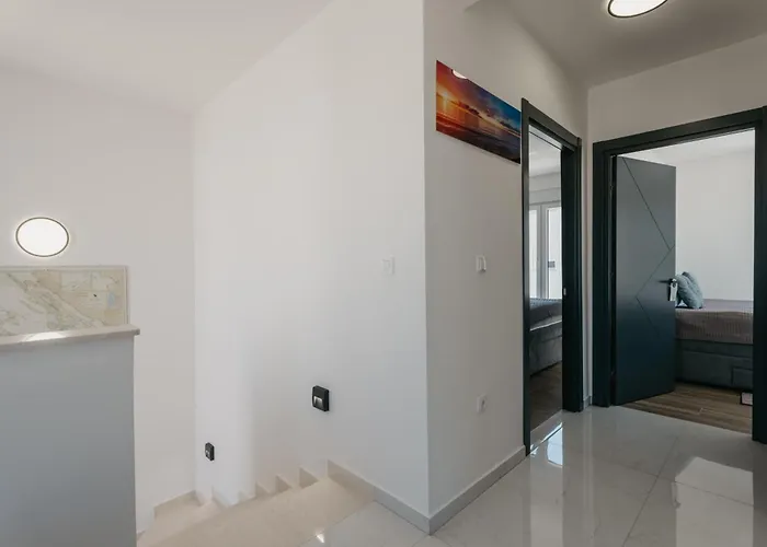 Rd - Private Paradise With Pool & Beautiful Garden - Minimum 4-night Apartment *