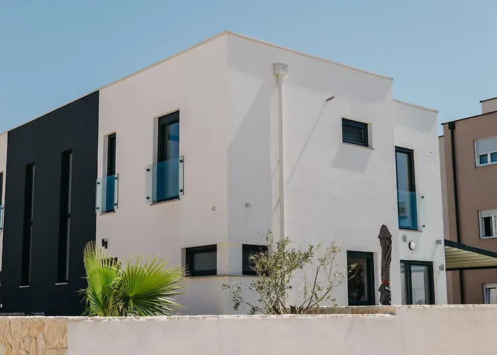 Rd - Private Paradise With Pool & Beautiful Garden - Minimum 4-night * Mandre
