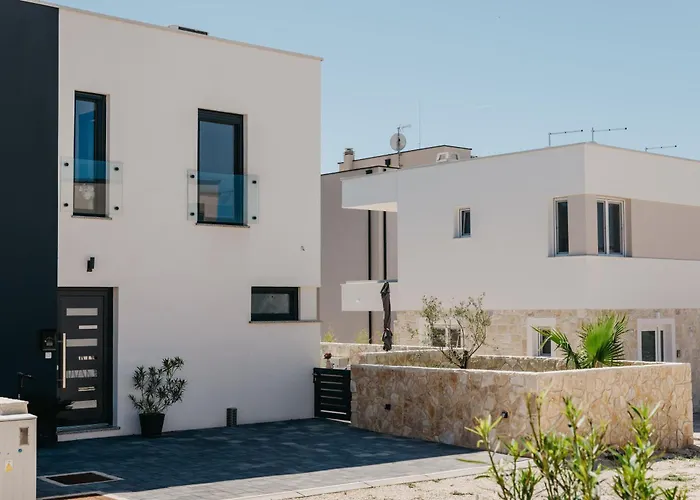 Apartman Rd - Private Paradise With Pool & Beautiful Garden - Minimum 4-night Mandre
