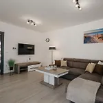 דירה Rd - Private Paradise With Pool & Beautiful Garden - Minimum 4-night *