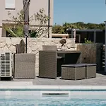 Rd - Private Paradise With Pool & Beautiful Garden - Minimum 4-night דירה