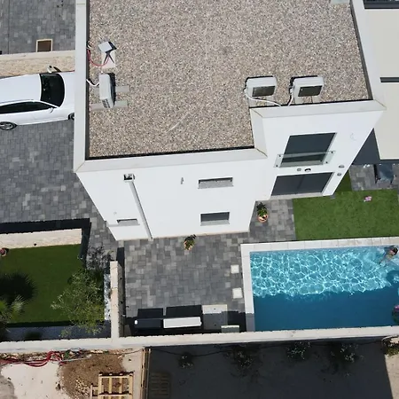 Rd - Private Paradise With Pool & Beautiful Garden - Minimum 4-night Apartment *