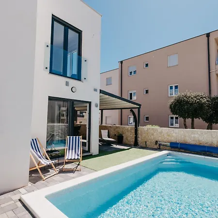 Rd - Private Paradise With Pool & Beautiful Garden - Minimum 4-night Apartment
