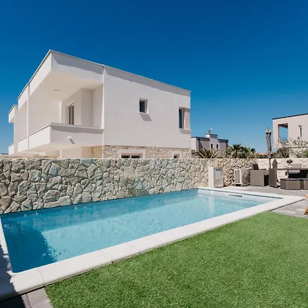 Apartment Rd - Private Paradise With Pool & Beautiful Garden - Minimum 4-night
