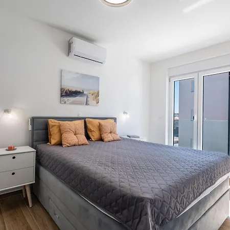 Rd - Private Paradise With Pool & Beautiful Garden - Minimum 4-night Apartment