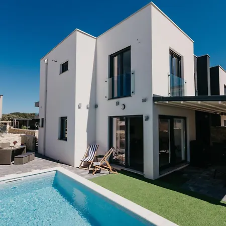 Rd - Private Paradise With Pool & Beautiful Garden - Minimum 4-night
