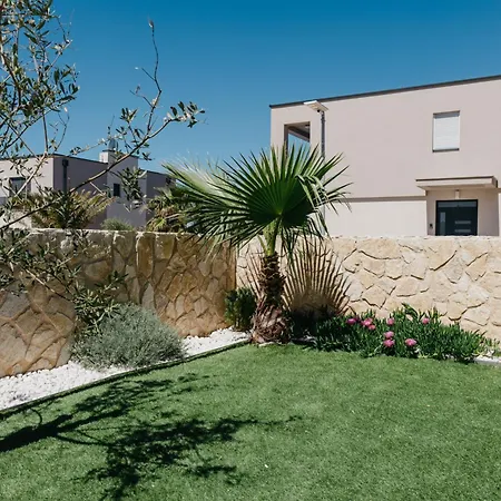 Apartment Rd - Private Paradise With Pool & Beautiful Garden - Minimum 4-night *