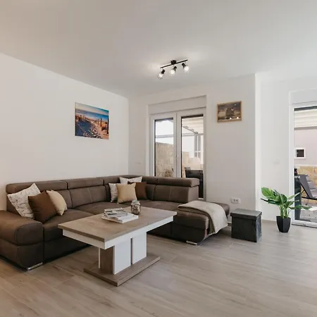 Apartment Rd - Private Paradise With Pool & Beautiful Garden - Minimum 4-night *