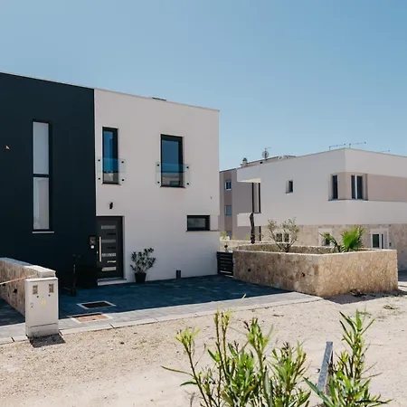 Apartmán Rd - Private Paradise With Pool & Beautiful Garden - Minimum 4-night Mandre