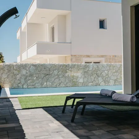 Rd - Private Paradise With Pool & Beautiful Garden - Minimum 4-night Apartment