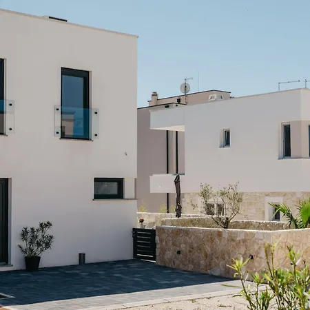 Apartment Rd - Private Paradise With Pool & Beautiful Garden - Minimum 4-night Mandre