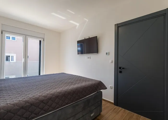 Rd - Private Paradise With Pool & Beautiful Garden - Minimum 4-night * 만드레