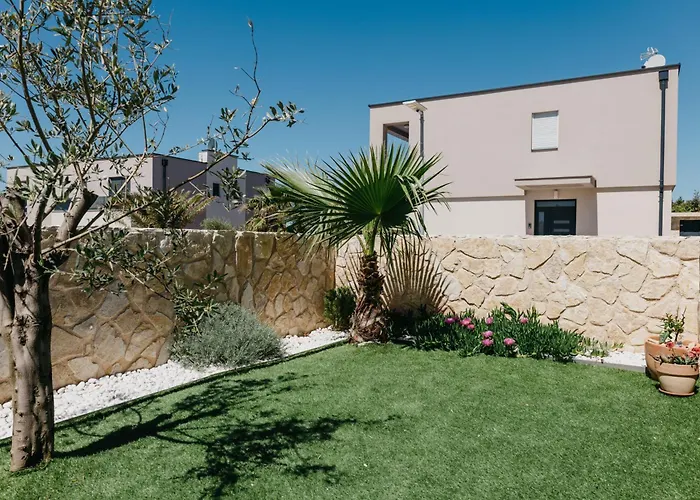 아파트 Rd - Private Paradise With Pool & Beautiful Garden - Minimum 4-night *