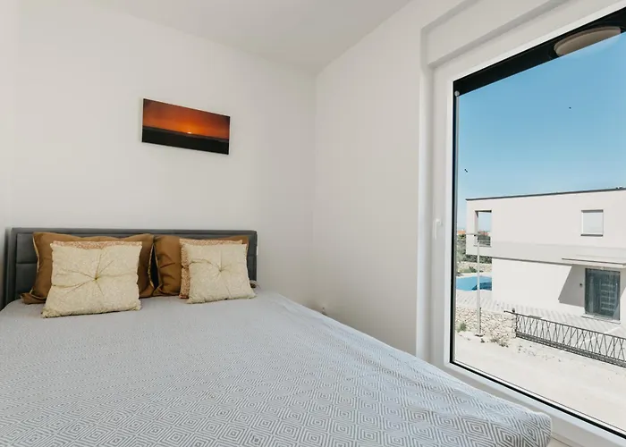 Rd - Private Paradise With Pool & Beautiful Garden - Minimum 4-night 만드레