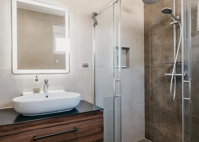 Apartman Rd - Private Paradise With Pool & Beautiful Garden - Minimum 4-night Mandre