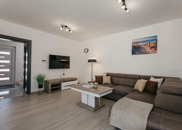 Apartman Rd - Private Paradise With Pool & Beautiful Garden - Minimum 4-night *